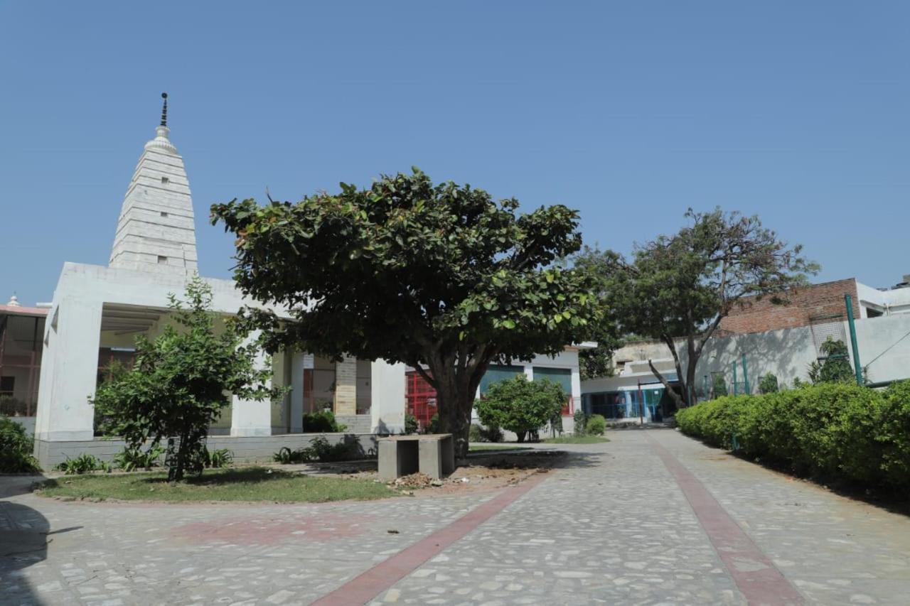 Radha Madhav Ashram Vrindāvan Exterior foto