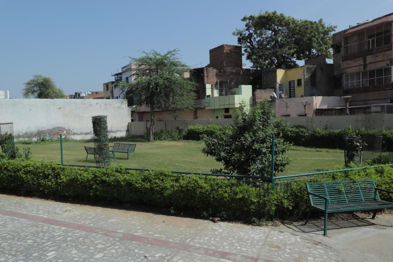 Radha Madhav Ashram Vrindāvan Exterior foto