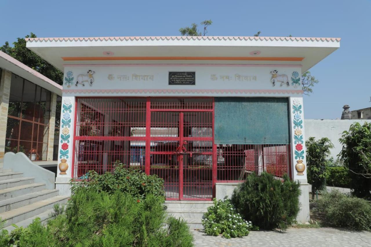 Radha Madhav Ashram Vrindāvan Exterior foto